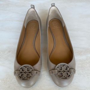 Tory Burch flats. French Gray/Taupe. Gently used. Minor scuff on toe. Size 7.5